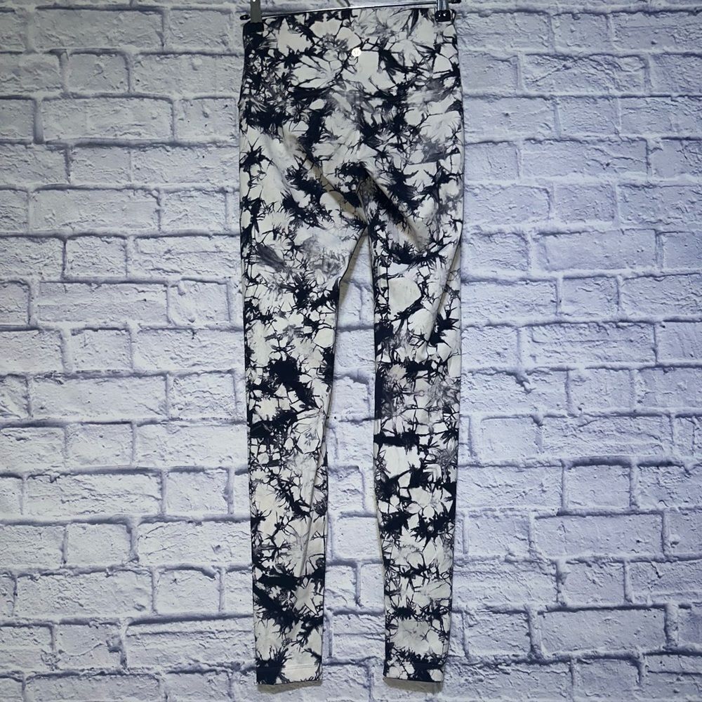 Lululemon Wunder Under Pant (Hi-Rise) (Shibori)
Shibori White Black size 6